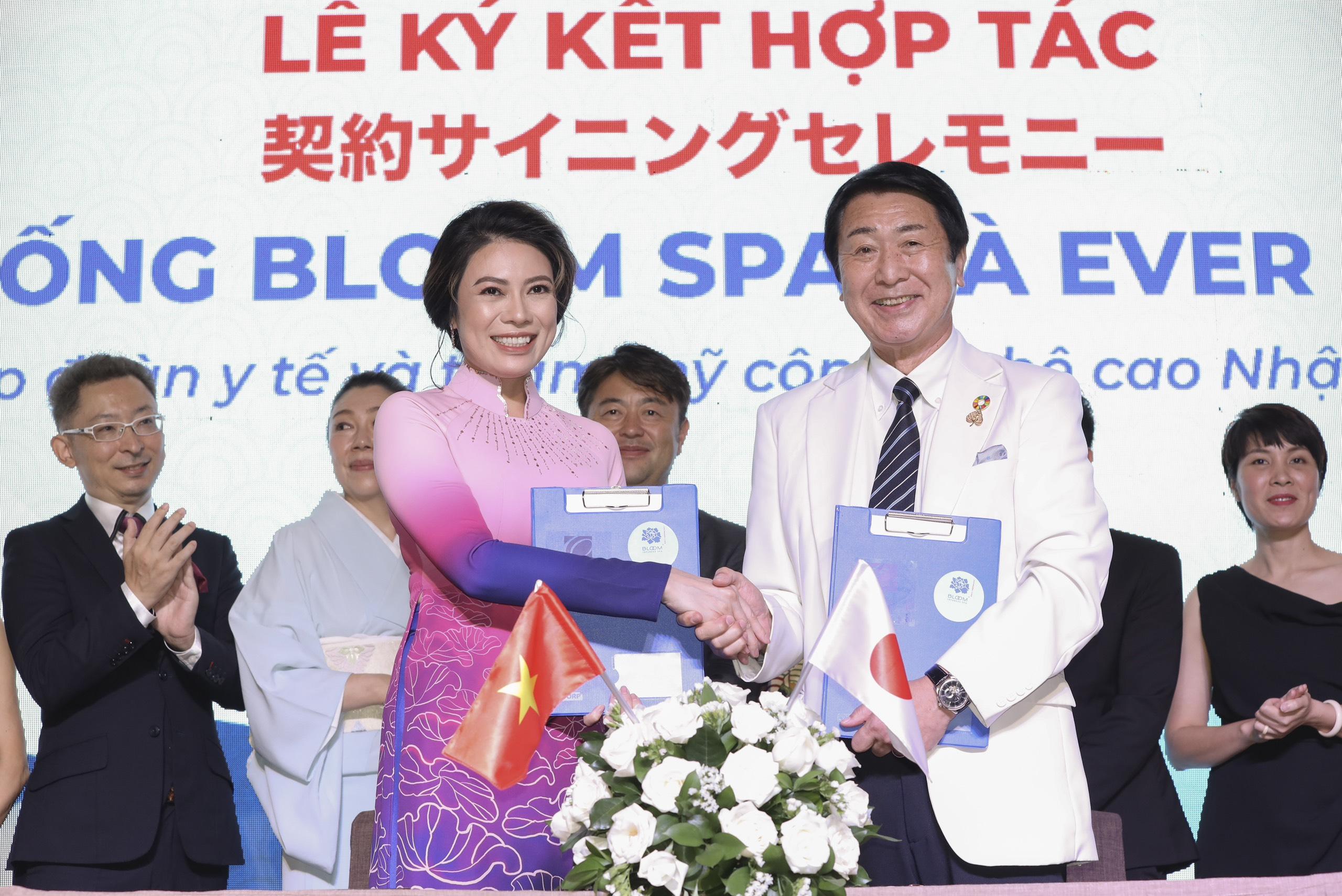 Lễ ký kết hợp tác giữa Bloom Spa và Ever Group công nghệ trẻ hóa da